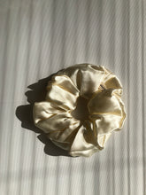 Load image into Gallery viewer, PURE SILK SCRUNCHIES - neutral