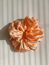 Load image into Gallery viewer, PURE SILK SCRUNCHIES - snow pastel