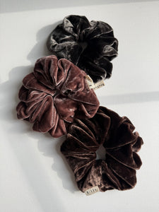 2025 VELVET SCRUNCHIES - neutral