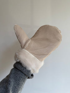 PUFFY SHEARLING MITTENS