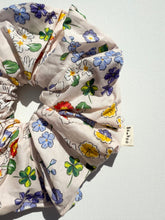 Load image into Gallery viewer, FLORENCE SCRUNCHIES