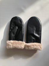 Load image into Gallery viewer, LEATHER SHEARLING MITTENS