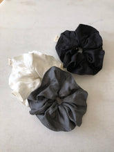 Load image into Gallery viewer, PURE LINEN SCRUNCHIES - neutral