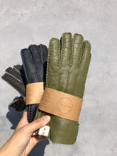 Load image into Gallery viewer, SHEARLING GLOVE