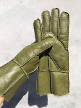 Load image into Gallery viewer, SHEARLING GLOVE