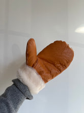 Load image into Gallery viewer, PUFFY SHEARLING MITTENS