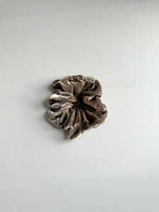 2025 VELVET SCRUNCHIES - neutral