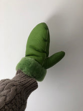 Load image into Gallery viewer, SHEARLING MITTENS