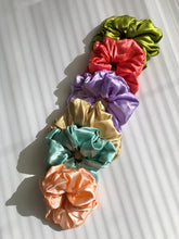 Load image into Gallery viewer, PURE SILK LARGE SCRUNCHIES - snow pastel