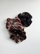 Load image into Gallery viewer, 2025 VELVET SCRUNCHIES - neutral