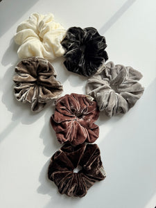 2025 VELVET SCRUNCHIES - neutral