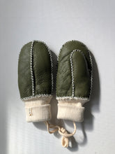 Load image into Gallery viewer, KIDS SHEARING MITTENS