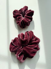 Load image into Gallery viewer, 2025 SILK VELVET SCRUNCHIES