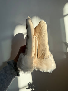 PUFFY SHEARLING MITTENS