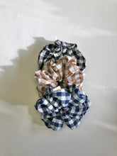 Load image into Gallery viewer, GINGHAM SCRUNCHIES  - neutral