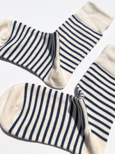 Load image into Gallery viewer, COLOR STRIPE SOCKS