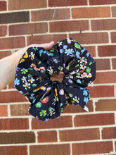 Load image into Gallery viewer, FLORENCE SCRUNCHIES