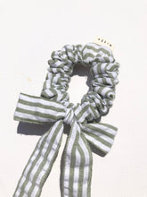 Load image into Gallery viewer, STRIPE BOW SCRUNCHIES