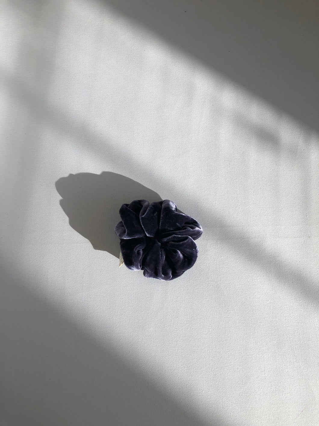 SILK VELVET SCRUNCHIES - neutral