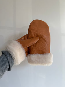 PUFFY SHEARLING MITTENS