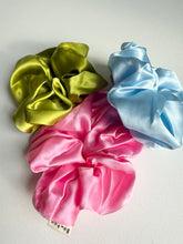 Load image into Gallery viewer, 2025 PURE SILK SCRUNCHIES