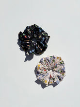 Load image into Gallery viewer, FLORENCE SCRUNCHIES