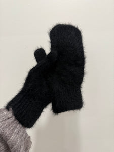 FLUFFY ANGORA MITTENS - neutral