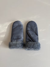 Load image into Gallery viewer, 2025 SHEARLING MITTENS - white stitch