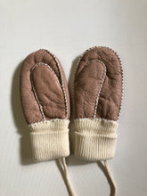 Load image into Gallery viewer, KIDS SHEARLING MITTENS