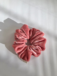 SILK VELVET SCRUNCHIES - neutral