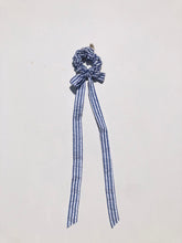 Load image into Gallery viewer, STRIPE BOW SCRUNCHIES