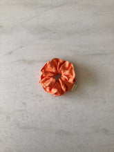 Load image into Gallery viewer, PURE LINEN SCRUNCHIES - Clementine