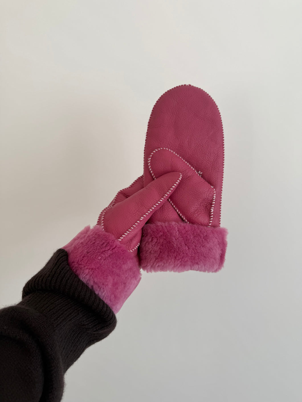 2025 SHEARLING MITTENS - white stitch