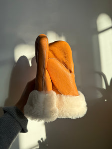 PUFFY SHEARLING MITTENS