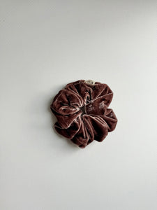 2025 VELVET SCRUNCHIES - neutral