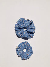 Load image into Gallery viewer, TOLADO FLOWER SCRUNCHIES