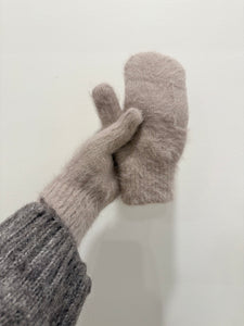 FLUFFY ANGORA MITTENS - neutral