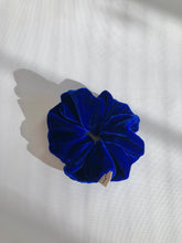 Load image into Gallery viewer, SILK VELVET SCRUNCHIES - Crystal bright