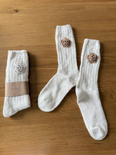 Load image into Gallery viewer, CROCHET COOKIE FLOWERS SOCKS