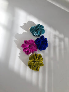 SILK VELVET SCRUNCHIES - Crystal bright