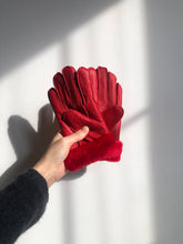 Load image into Gallery viewer, SHEARLING GLOVES