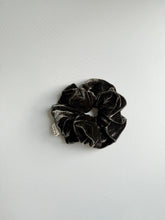 Load image into Gallery viewer, 2025 VELVET SCRUNCHIES - neutral