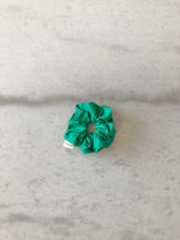 Load image into Gallery viewer, PURE LINEN SCRUNCHIES - emerald green