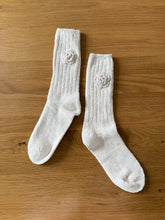 Load image into Gallery viewer, CROCHET COOKIE FLOWERS SOCKS