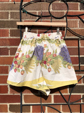 Load image into Gallery viewer, ENGLISH ROSES shorts