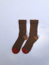 Load image into Gallery viewer, GINGHAM WAFFLE SOCKS - neutral