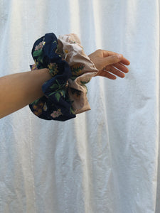 EMBROIDERED OVERSIZED SCRUNCHIES