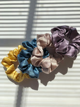 Load image into Gallery viewer, PURE SILK EVERY DAY SCRUNCHIES